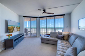 Bella Luna, 2 bed and 2 bath beachfront condo